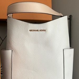 Micheal Kors Bucket Bag